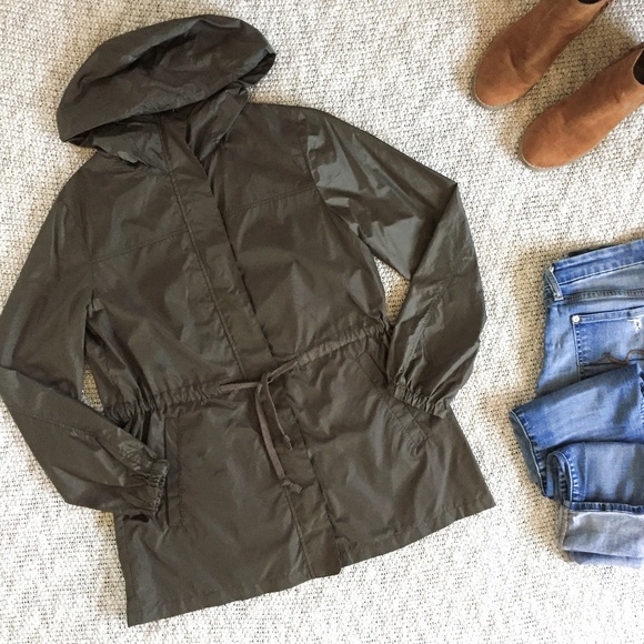 Uniqlo Jackets & Blazers - Uniqlo Rain jacket with Drawstring Waist M